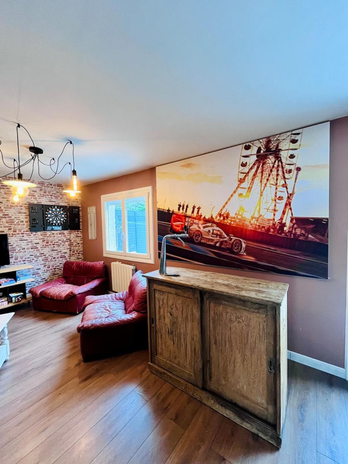 Man Cave Villa Le Mans Exterior photo